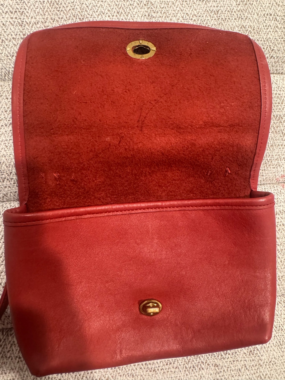 Vintage Coach 9924 Casino bag deep red leather with brass-tone hardware - Picture 7 of 10